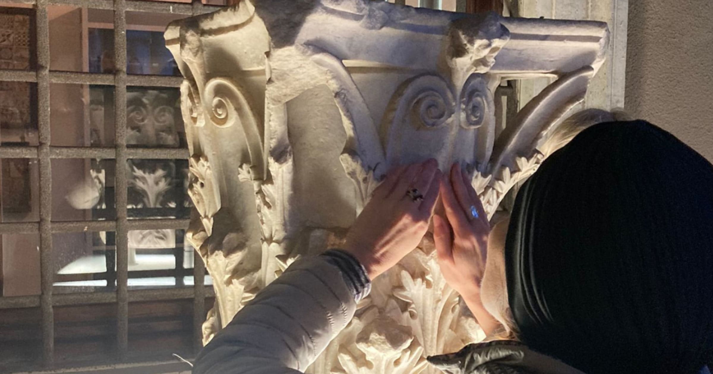 Esperienza tattile a Palazzo Venezia: il Lapidarium   Arte e Storia al servizio di tutti Visita tattile per famiglie 